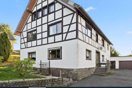 Sanierungsbedürftiges Ein- bis Zweifamilienhaus mit traumhaftem Ausblick in Simmerath-Dedenborn! 9 zimmer