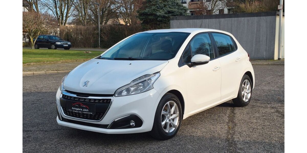 Peugeot 208 110.000 km 5.699 &euro; Jülich 52428