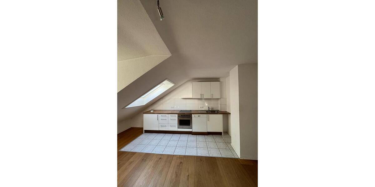 Dachgeschoßwohnung Aachen Aachen-Mitte - 3 Zimmer, 85 m&sup2;, 880&euro; | Angebot:25753650