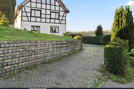 Sanierungsbedürftiges Ein- bis Zweifamilienhaus mit traumhaftem Ausblick in Simmerath-Dedenborn! 9 zimmer