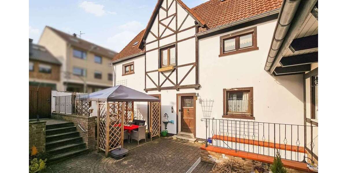 Haus zum Kaufen in Düren 119.000 € 152.59 m² 8 zimmer