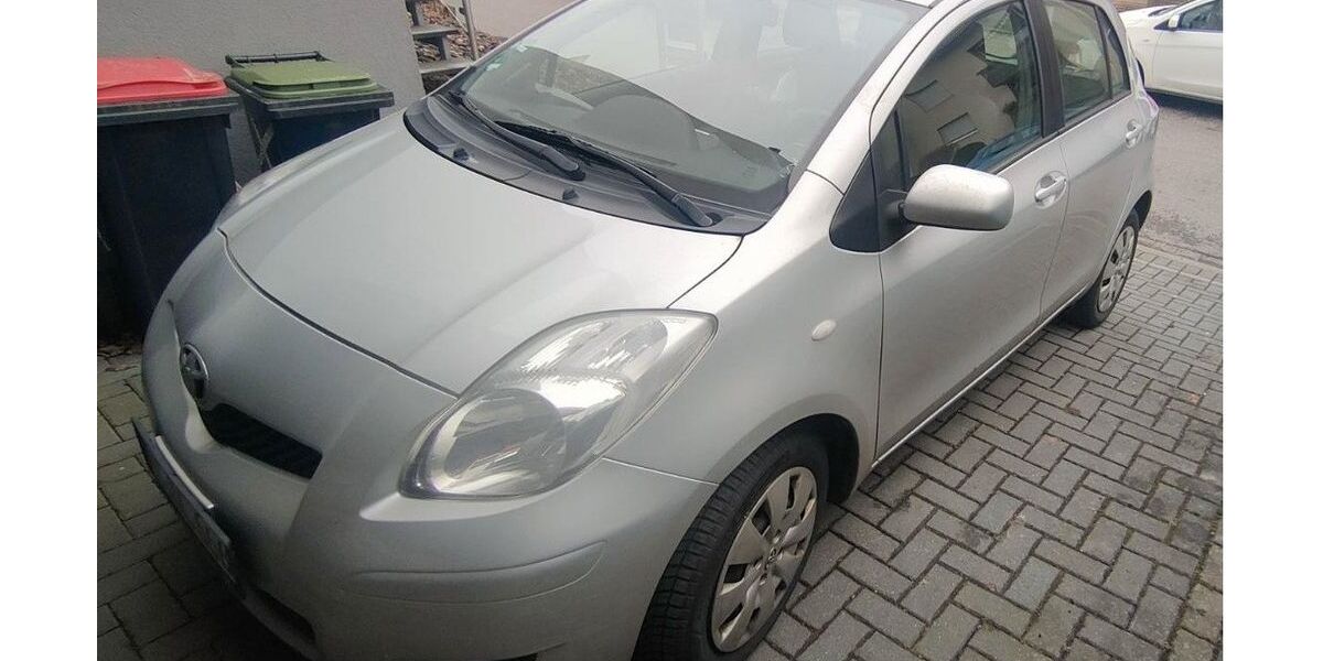 Toyota Yaris 202.200 km 3.888 &euro; Aachen 52078
