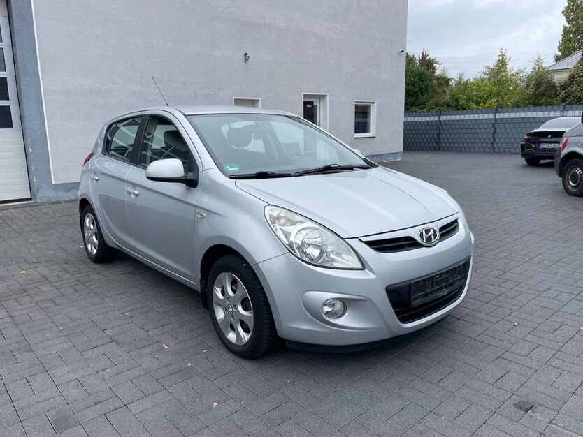 Hyundai i20 175.000 km 3.690 € Düren 52351