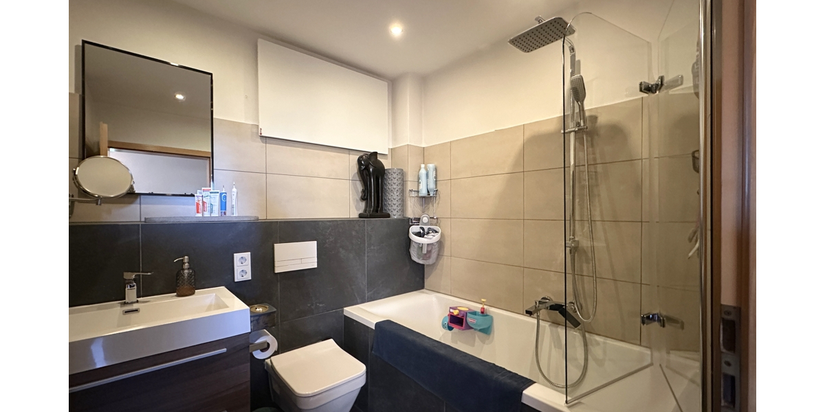 JÄSCHKE - Großzügige 4-Zimmer-Dachgeschosswohnung mit Gartenanteil und Garage 5 zimmer