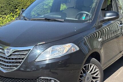 Lancia Ypsilon 83.400 km 4.799 &euro; Düren 52353