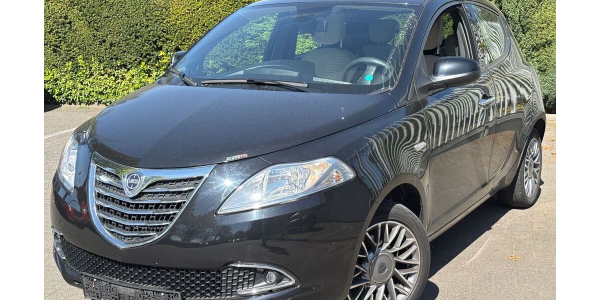 Lancia Ypsilon 83.400 km 4.799 &euro; Düren 52353