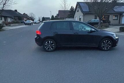 VW Golf 127.000 km 10.200 &euro; Niederzier 52382