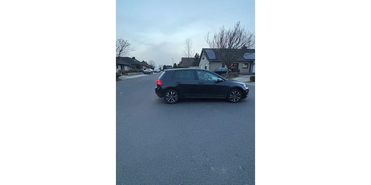 VW Golf 127.000 km 10.200 &euro; Niederzier 52382