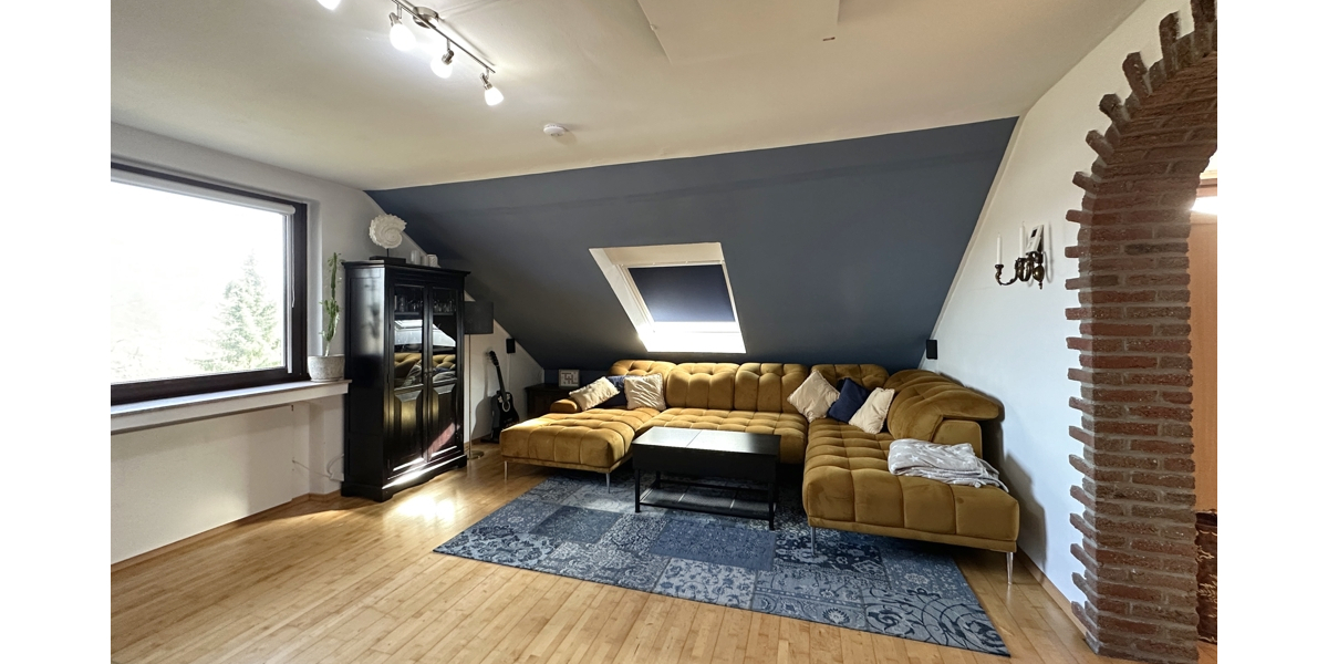 JÄSCHKE - Großzügige 4-Zimmer-Dachgeschosswohnung mit Gartenanteil und Garage 5 zimmer