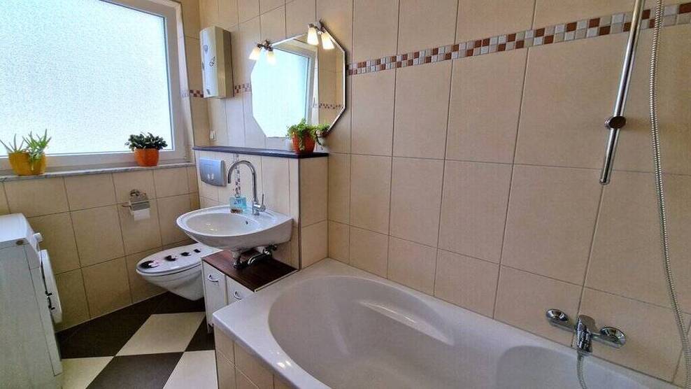 Einziehen und Wohlfühlen! Umfassend modernisierte 3-Zimmerwohnung mit Balkon in Forst