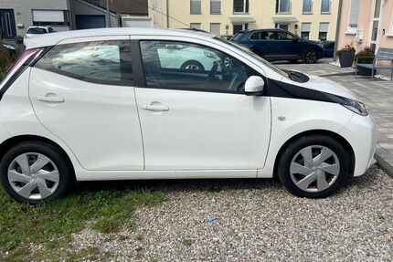 Toyota Aygo (X) 52.000 km 9.400 € Alsdorf 52477