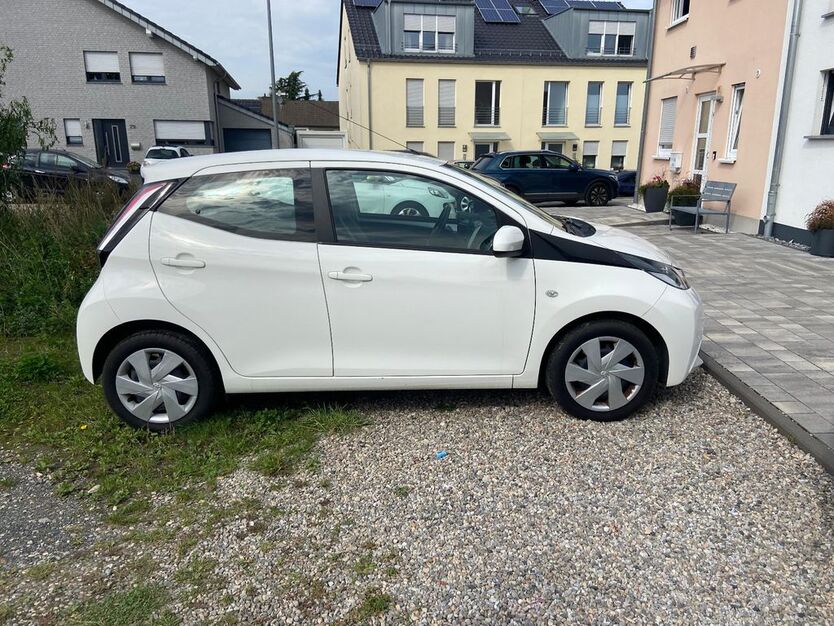 Toyota Aygo (X) 52.000 km 9.400 € Alsdorf 52477