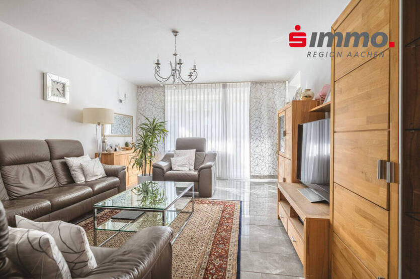 Einziehen und Wohlfühlen! Aufwendig modernisierte 4-Zimmerwohung mit Balkon in Forst