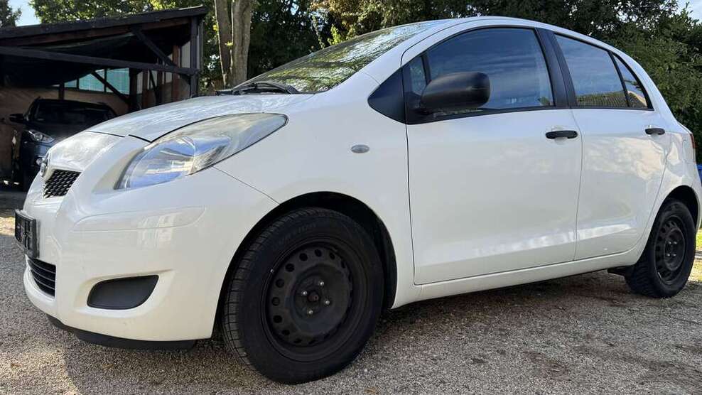 Toyota Yaris 236.000 km 2.600 € Düren 52353