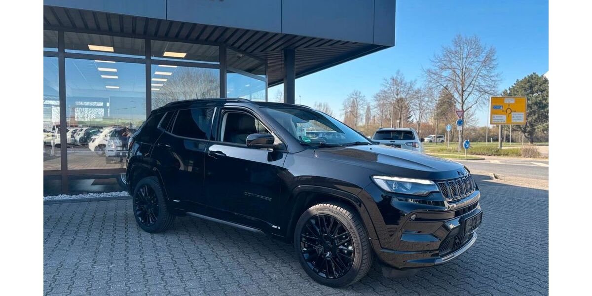 Jeep Compass 31.894 km 26.990 &euro; Jülich 52428