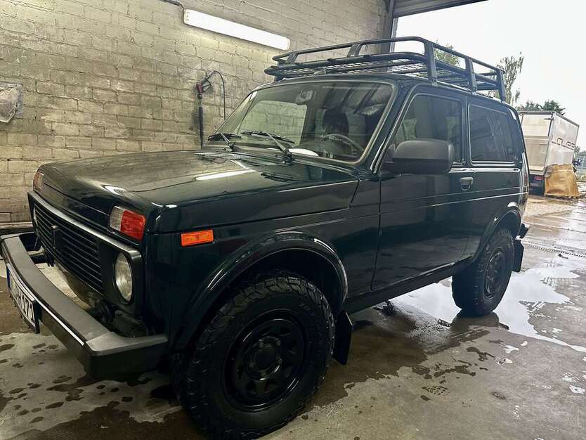 Lada Urban 50.500 km 14.000 € Nideggen Abenden 52385