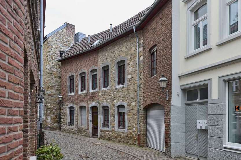 Haus zum Kaufen in Stolberg 99.000 € 231 m²