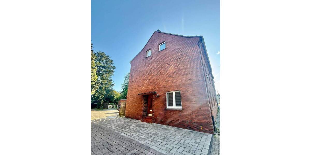 Reiheneckhaus - mit großem Garten - 899 m² Grundstück - zwei Garagen - in guter Lage von Kohlscheid (Herzogenrath) - derzeit an zwei Mieter vermietet 7 zimmer