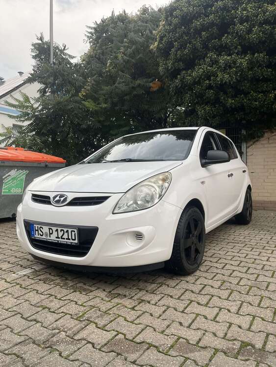 Hyundai i20 145.600 km 3.300 € Düren 52355