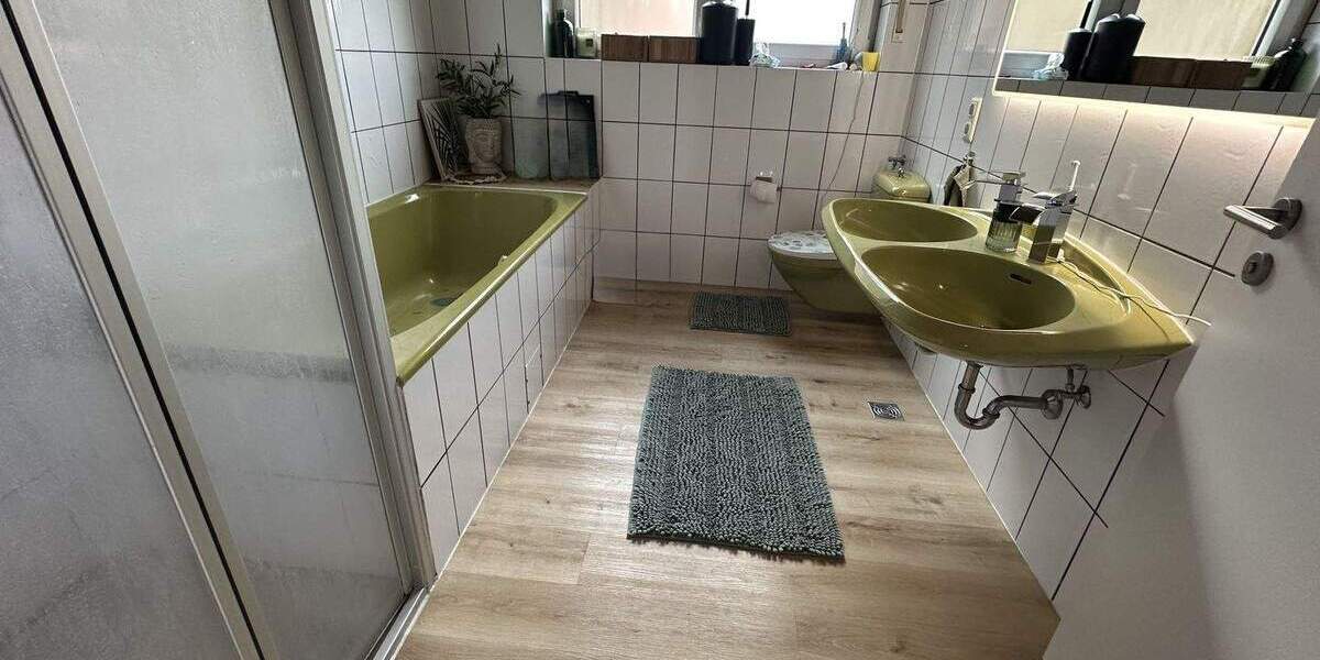 Schickes, modernes 2-Familienhaus mit drei Garagen in 52382 Niederzier 8 zimmer