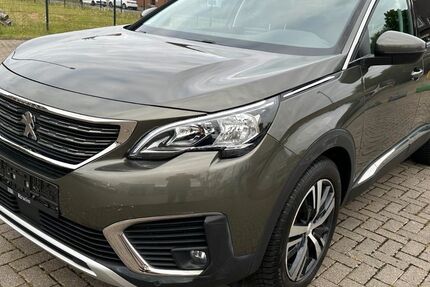 Peugeot 5008 92.000 km 15.499 &euro; würselen 52146