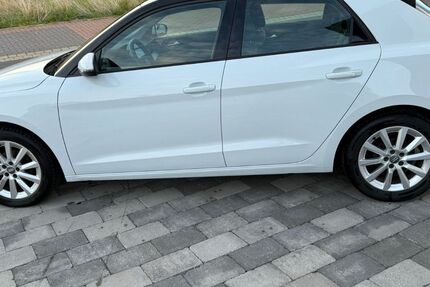 Audi A1 127.000 km 13.850 € Huertgenwald 52393