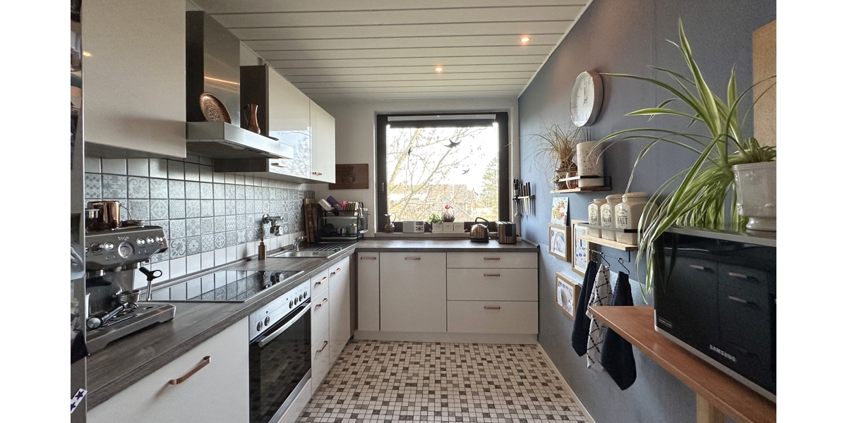 JÄSCHKE - Großzügige 4-Zimmer-Dachgeschosswohnung mit Gartenanteil und Garage 5 zimmer