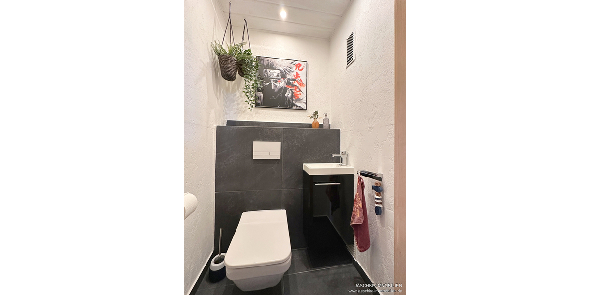 JÄSCHKE - Großzügige 4-Zimmer-Dachgeschosswohnung mit Gartenanteil und Garage 5 zimmer