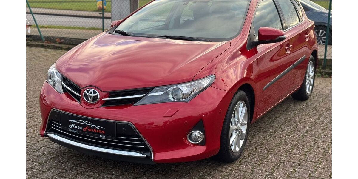 Toyota Auris 39.800 km 14.450 € Jülich 52428