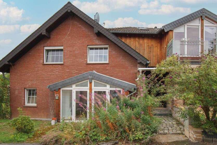 Haus zum Kaufen in Kreuzau 499.000 € 215 m²