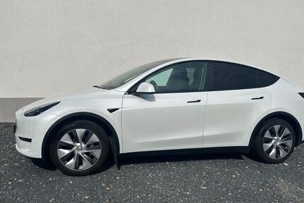 Tesla Model Y 59.000 km 32.300 € Herzogenrath 52134