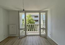 **LuxusWohnung mit Balkon !!**