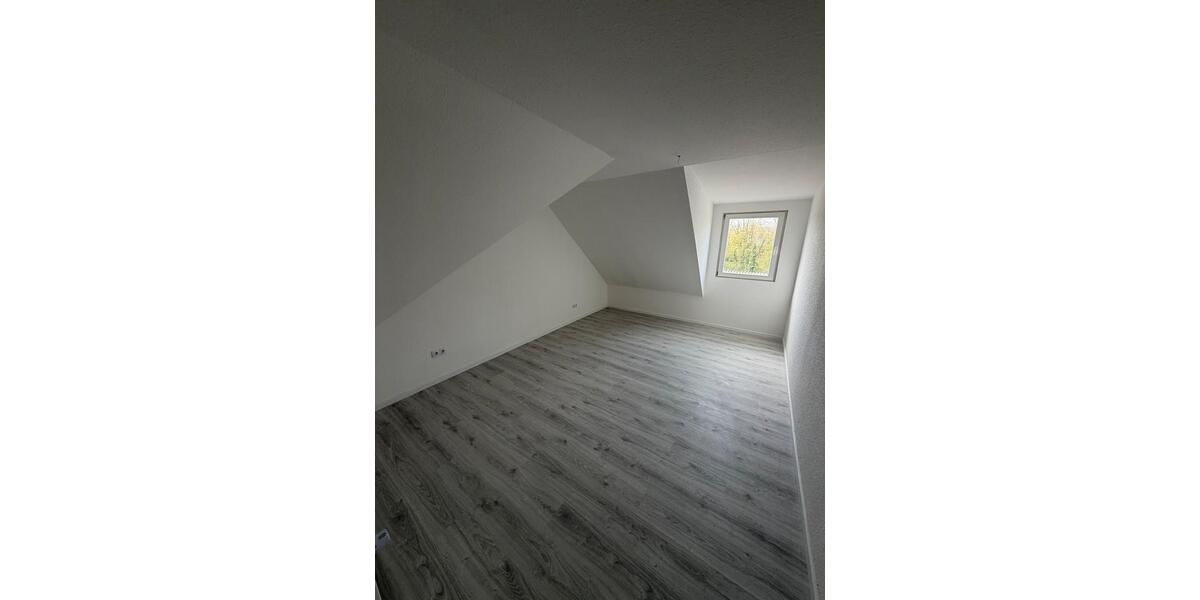 Dachgeschoßwohnung Übach-Palenberg Palenberg - 3 Zimmer, 90 m&sup2;, 900&euro; | Angebot:26278466