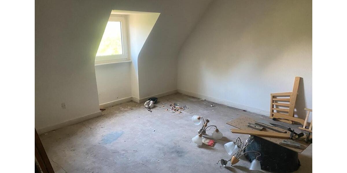 Dachgeschoßwohnung Aachen Aachen-Mitte - 6 Zimmer, 140 m&sup2;, 140.000&euro; | Angebot:26961044