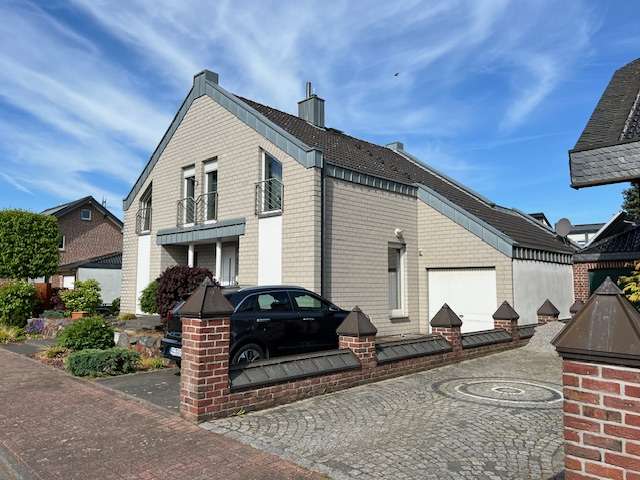 Haus zum Kaufen in Baesweiler 579.000 € 143.46 m²