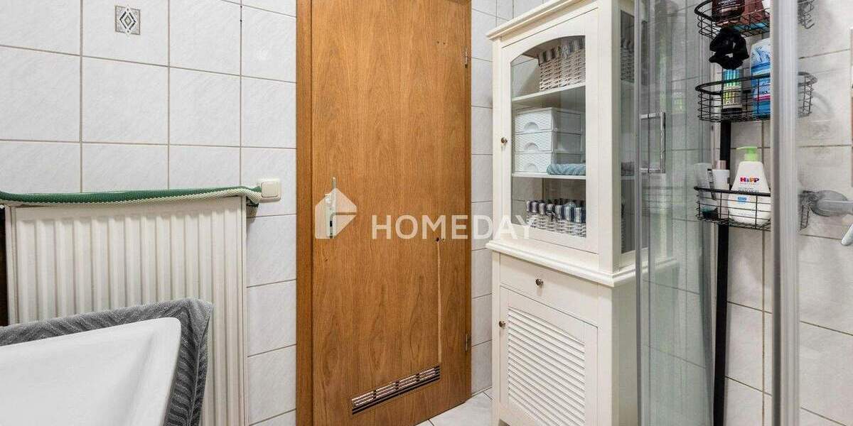 Lichtdurchflutetes EG mit offener Küche, überdachter Terrasse und klarer Raumaufteilung 3 zimmer