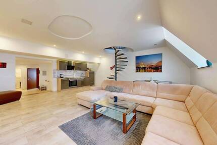 PHI AACHEN - Wohnen mit Stil: Lichtdurchflutete Maisonette mit Innenhof in ruhiger Lage von Stolberg! 3 zimmer