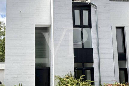 Einzigartiges Architektenhaus - Markante Doppelhaushälfte mit schönem Garten