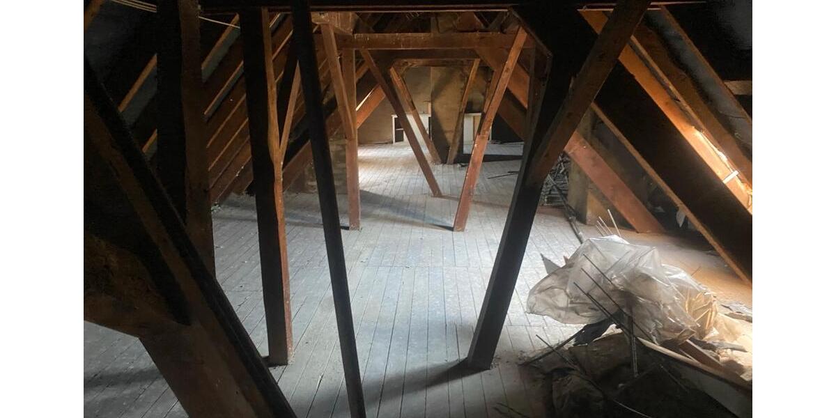 Dachgeschoßwohnung Aachen Aachen-Mitte - 6 Zimmer, 140 m&sup2;, 140.000&euro; | Angebot:26961044