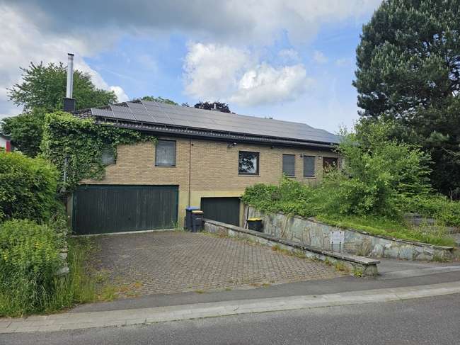 Haus zum Kaufen in Roetgen 390.000 € 244.88 m²