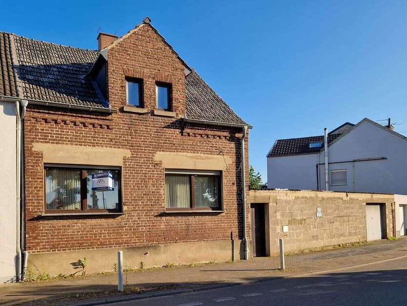 Haus zum Kaufen in Düren 169.900 € 142.2 m²