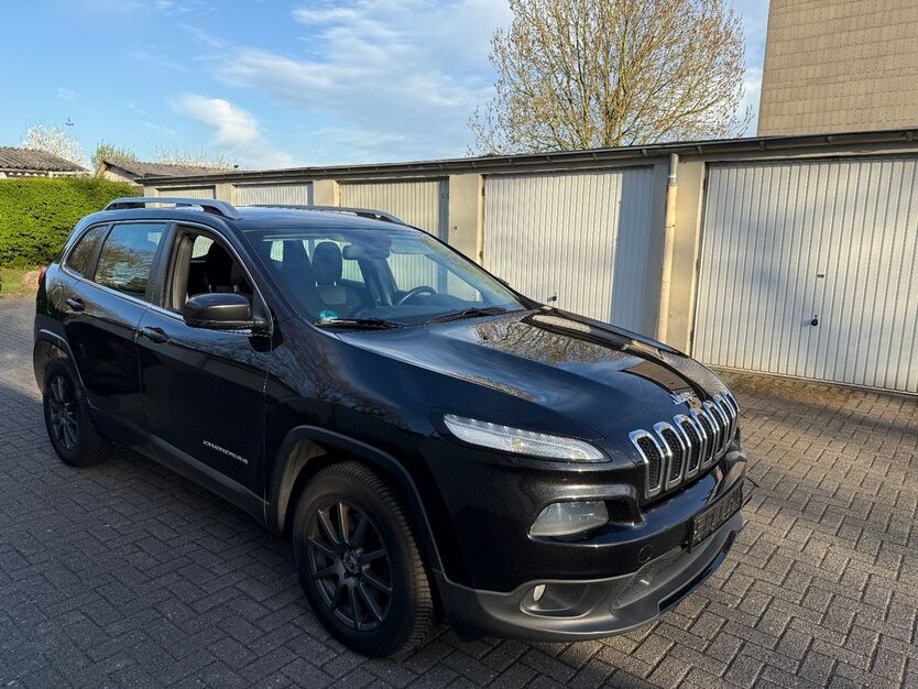 Jeep Cherokee 150.000 km 11.990 € Aachen 52068