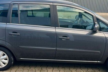 Opel Zafira 214.000 km 2.750 &euro; Aachen 52064