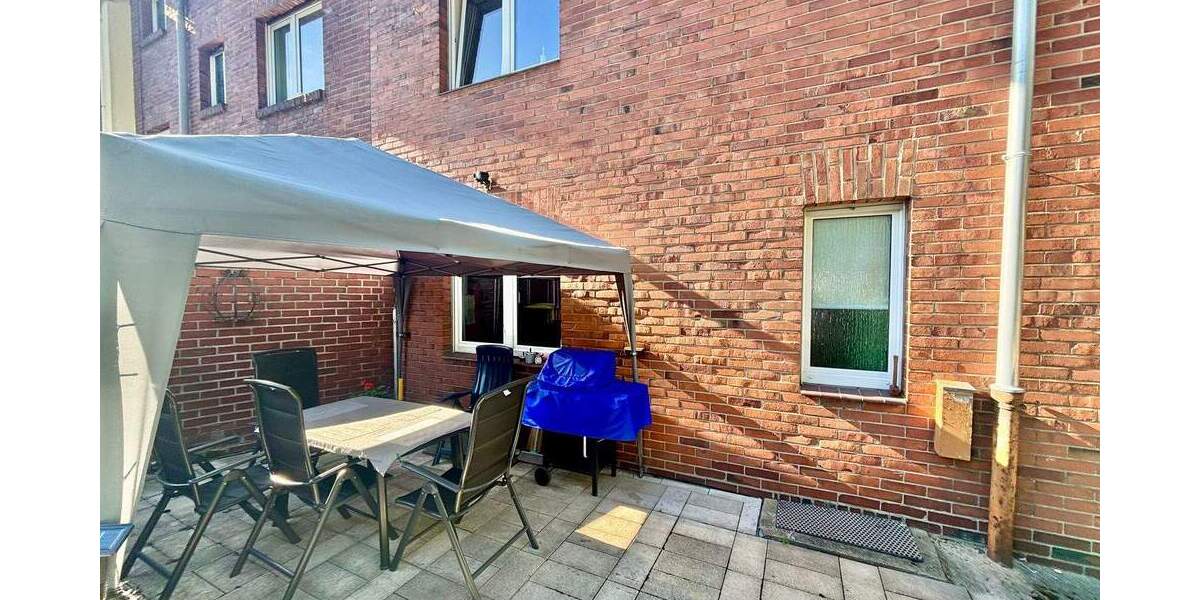 Reiheneckhaus - mit großem Garten - 899 m² Grundstück - zwei Garagen - in guter Lage von Kohlscheid (Herzogenrath) - derzeit an zwei Mieter vermietet 7 zimmer