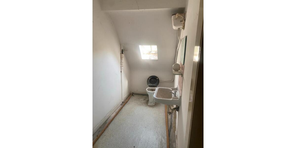 Dachgeschoßwohnung Aachen Aachen-Mitte - 6 Zimmer, 140 m&sup2;, 140.000&euro; | Angebot:26961044