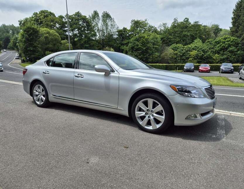 Lexus LS 600 193.000 km 13.900 € Aachen 52076