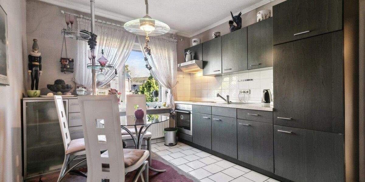 Freistehende und potentialreiche Doppelhaushälfte auf weitläufigem Grundstück (Süd-West-Ausrichtung) 3 zimmer