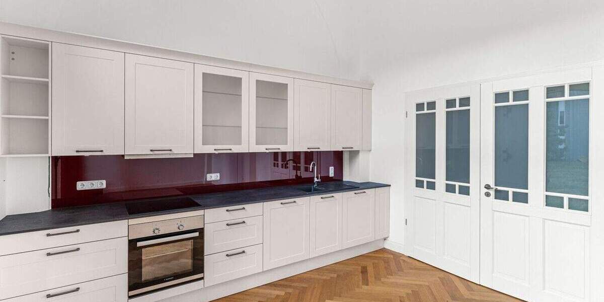 Denkmalgeschützte Erdgeschosswohnung mit Empore, Fischgrätparkett und Loftgefühl 2 zimmer