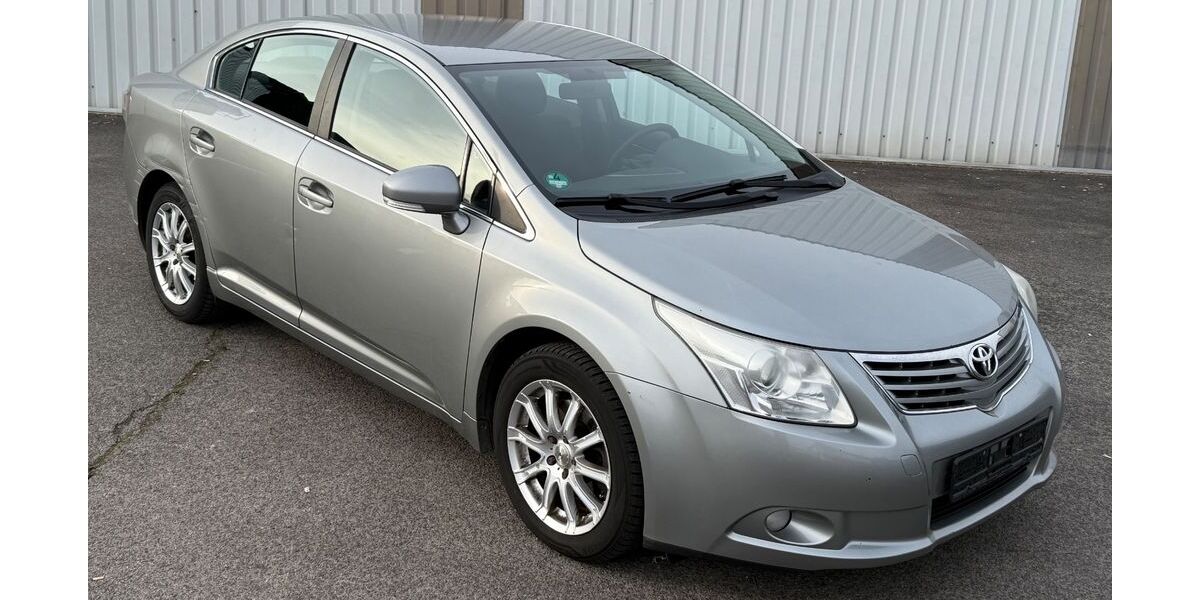 Toyota Avensis 299.000 km 2.990 &euro; Aachen 52066
