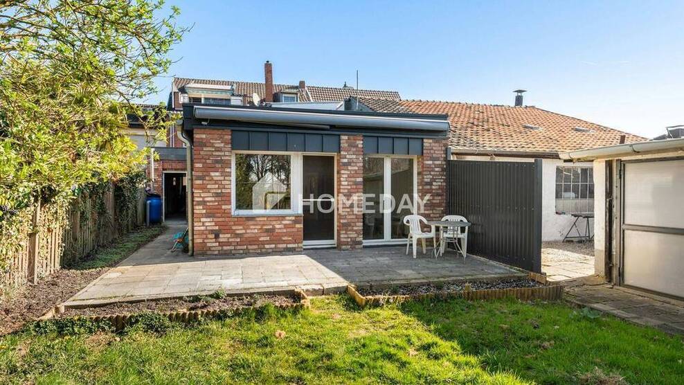 Raum für die ganze Familie - Charmantes Zweifamilienhaus mit Gartenidylle